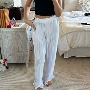 Elsa Hosk White Pleated Wide Leg Pants